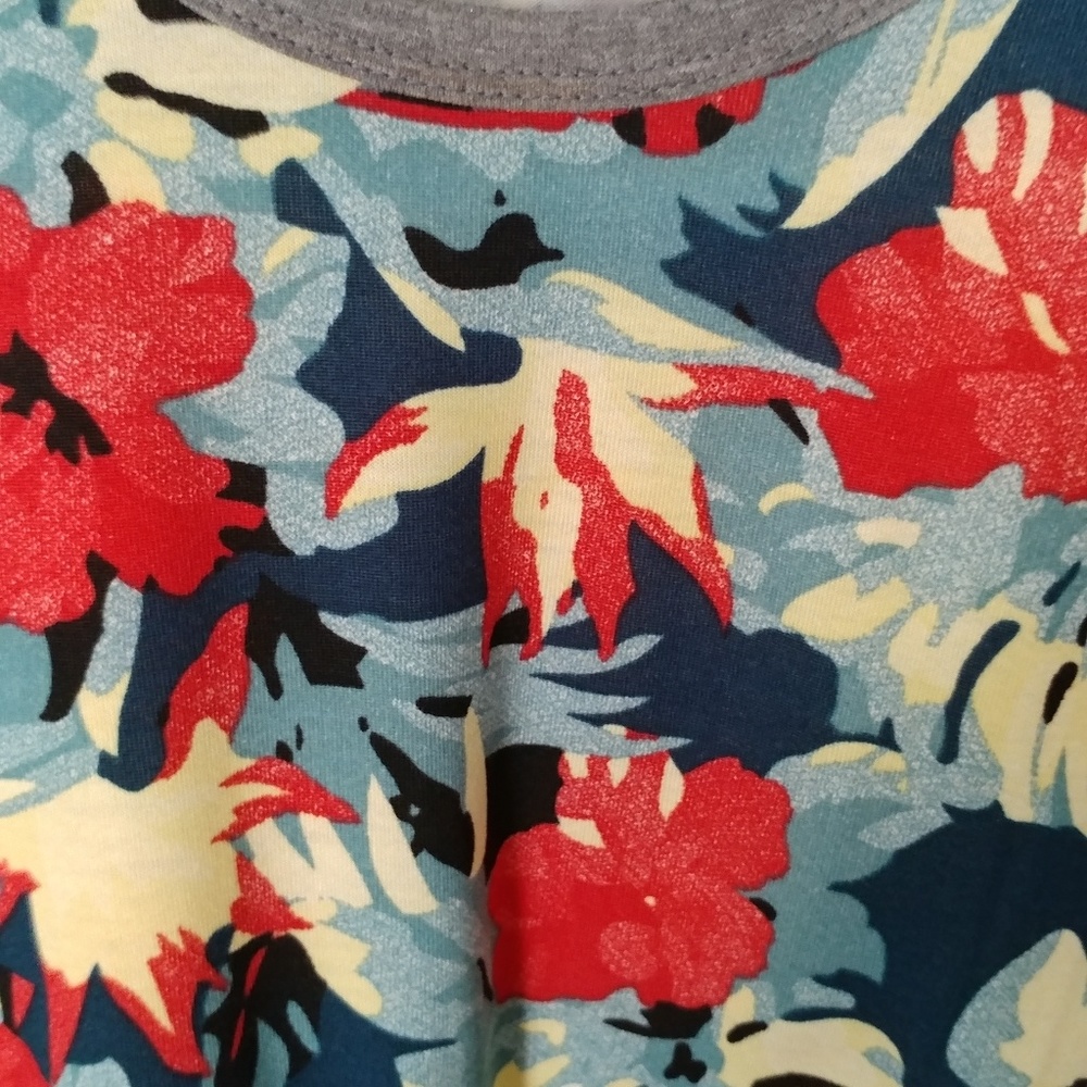 LuLaRoe Randy Tee NEW! - Picture 2 of 2